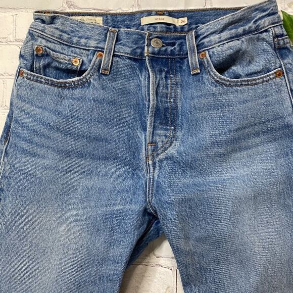 Levi's Wedgie High-Rise Raw Hem Iconic Straight Denim Jeans 26 - Picture 5 of 16